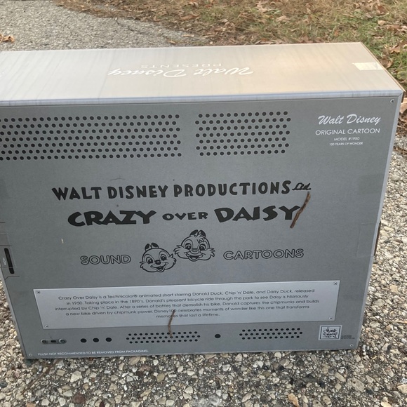 NIP Medium Disney Donald Duck “Crazy Over Daisy” collectible plush - Picture 4 of 4